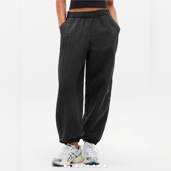 Athleta Womens Jogger Black Pursuit Mid Rise Zip Ankle UPF 40+ Athleisure Medium - Picture 3 of 7